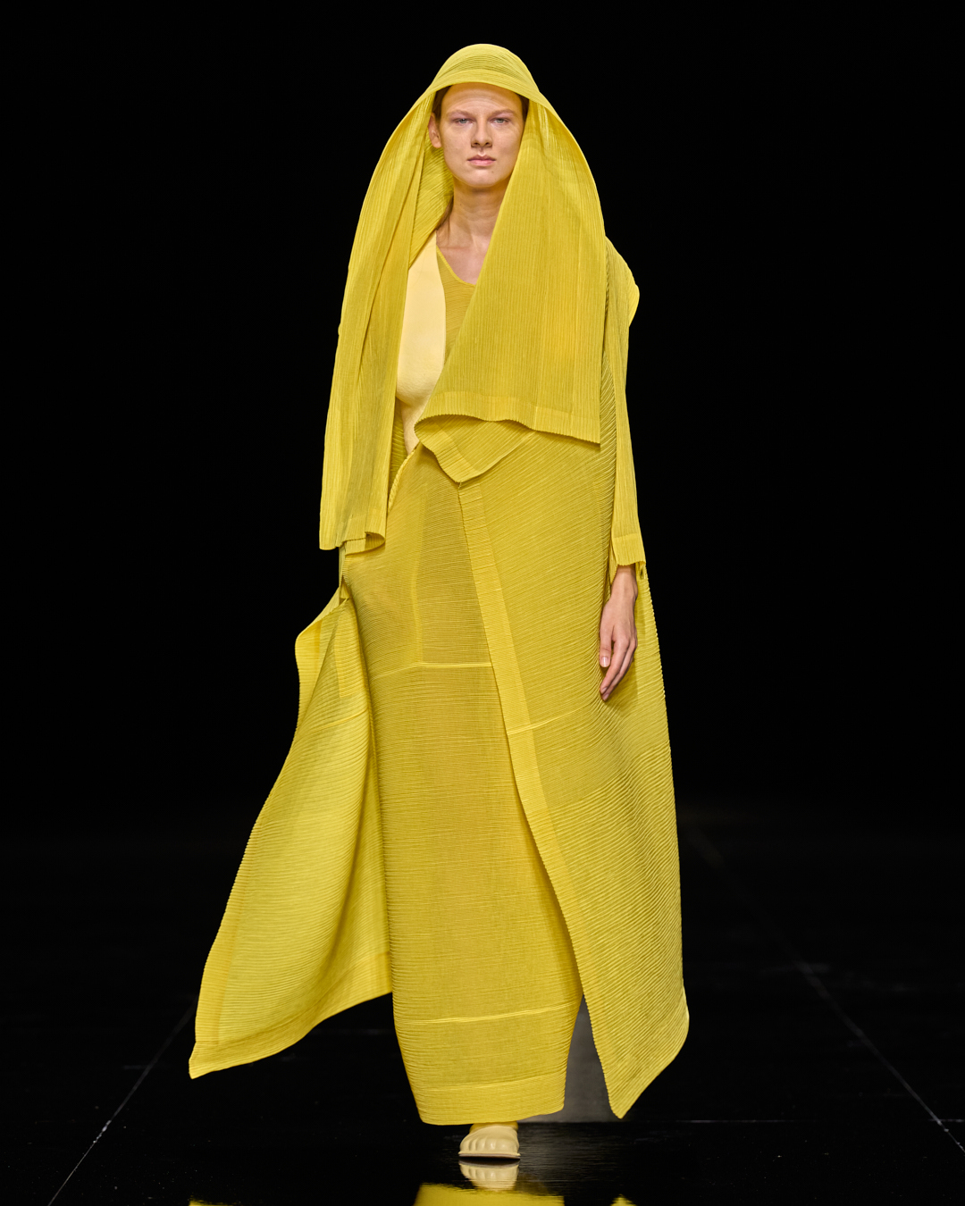 ISSEY MIYAKE SS27 LOOK 043