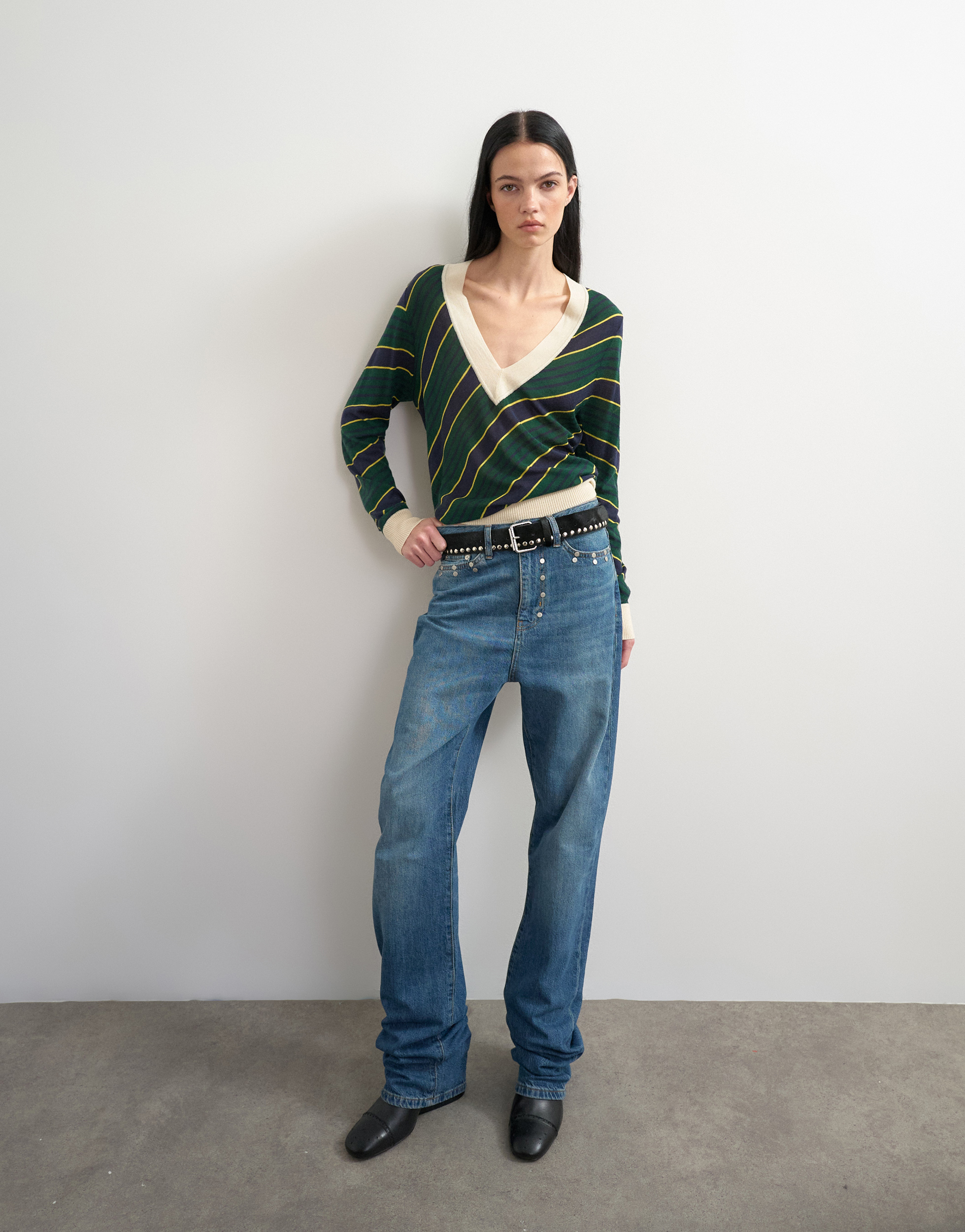 158086516 2 001 Look