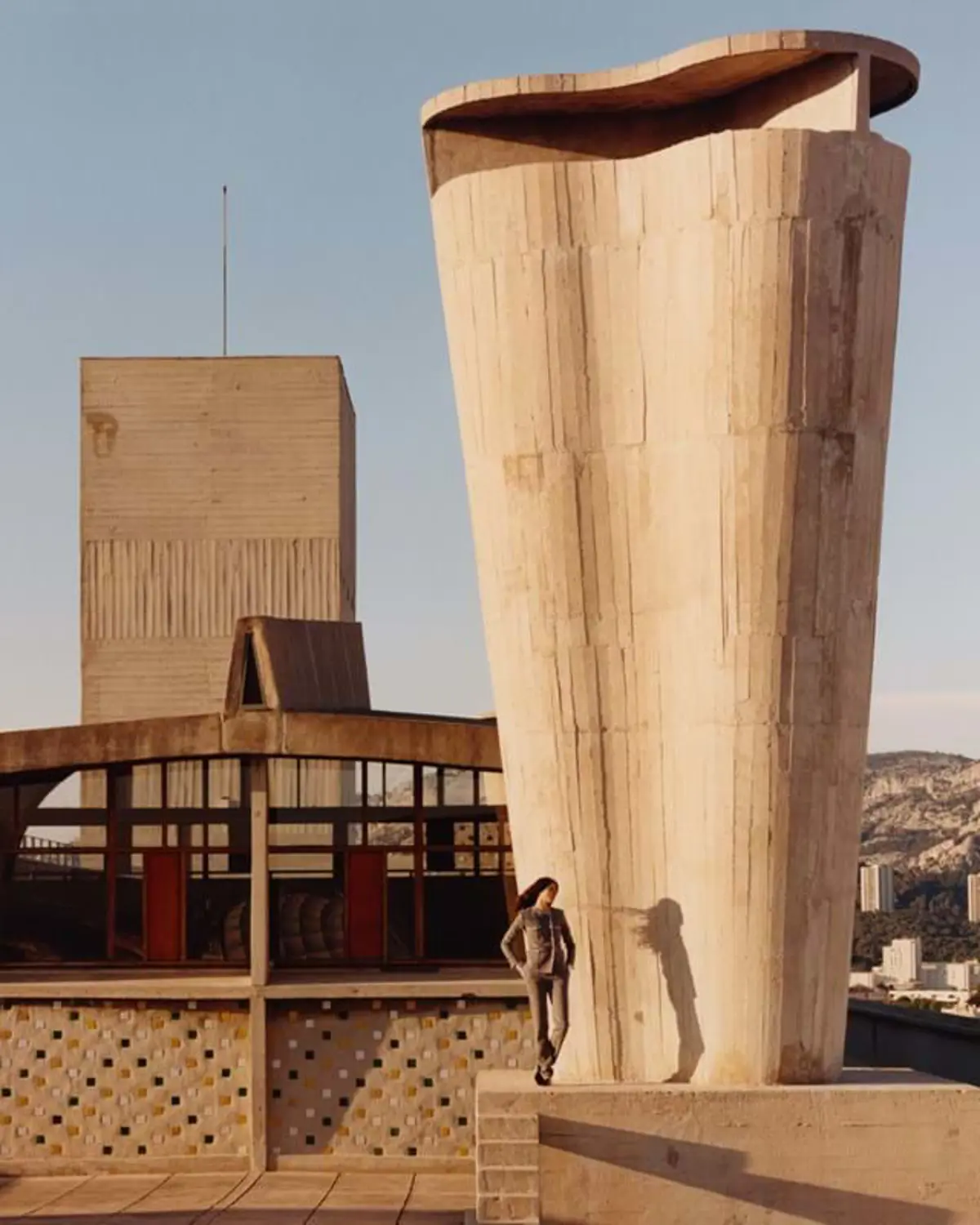 030524 Chanel Photo By Jamie Hawkesworth Le Corbusier Unite Dhabitation Marseille Copyright Flc Adagp Paris 2024 2 Hd