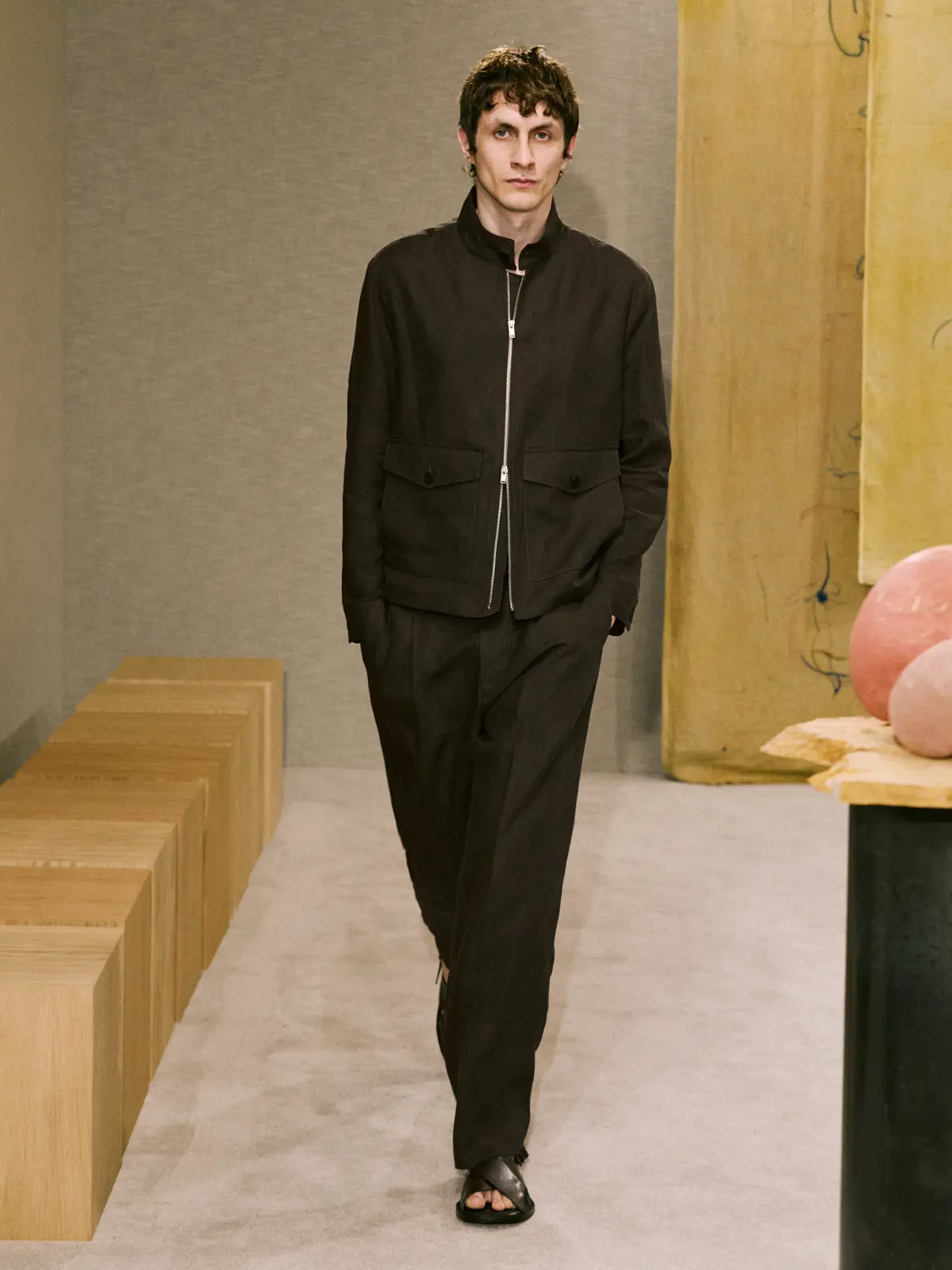 Massimo Dutti Men Fashion Show SS25 (2) Massimo Dutti Men Fashion Show SS25 (2)