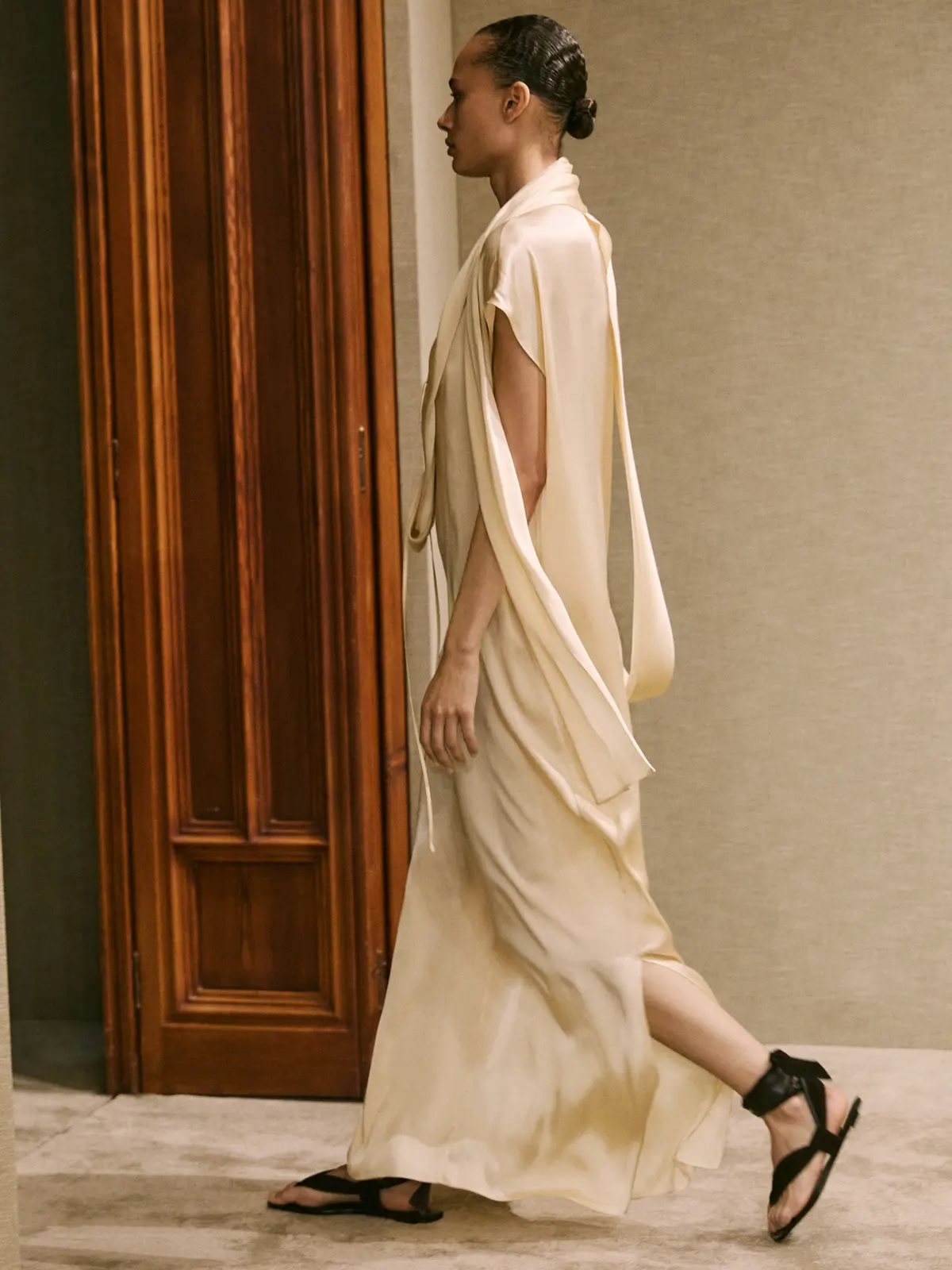 Massimo Dutti Women Fashion Show SS25 (15) Massimo Dutti Women Fashion Show SS25 (15)