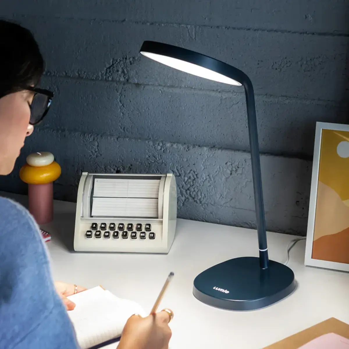 Lumie Task Charcoal Blue 06 1200X1200